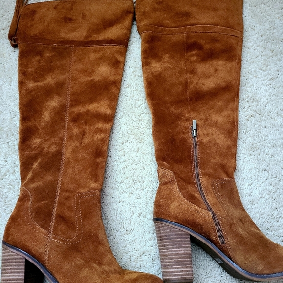 Gorgeous leather knee high boots - Picture 5 of 11